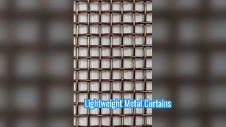 वीडियो में धातु से बुनी गई जाली का विवरण दिखाया गया है