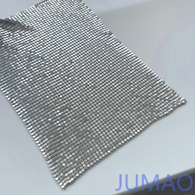 अंतरिक्ष विभाजन और आंतरिक डिजाइन के लिए सुरुचिपूर्ण लटकने वाले धातु के अनुक्रमित पर्दे